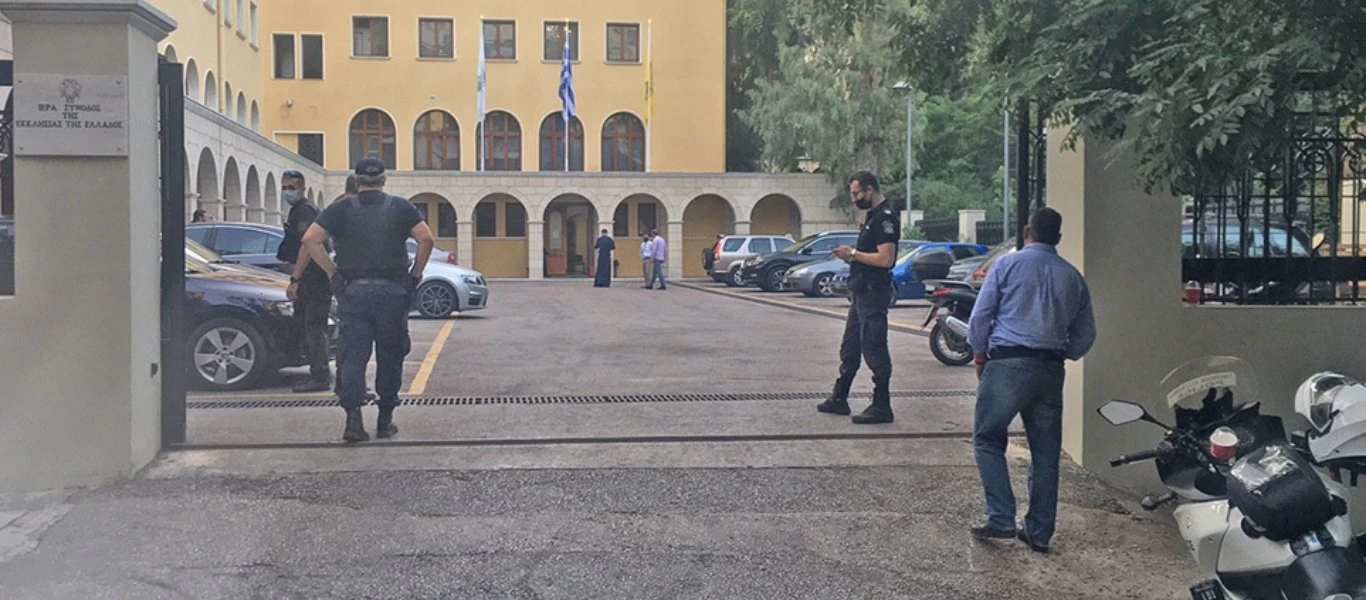 Καταδικάζουν την επίθεση στη Μονή Πετράκη οι πολιτικοί - «Πρόκειται για μία αποτρόπαια πράξη»